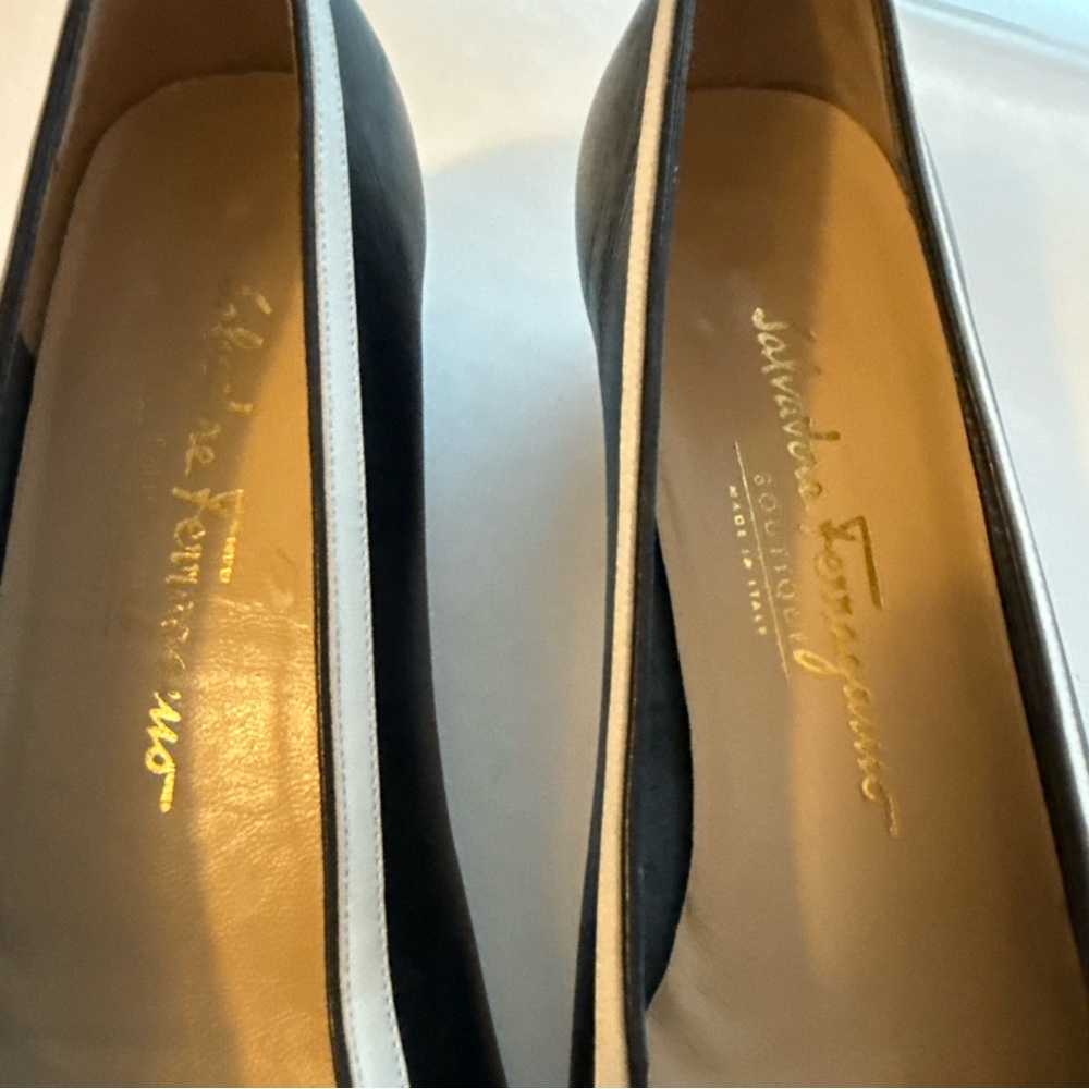 Ferragamo Gancini Horsebit Pumps Navy/White | 8.5 AAA | Kitten Heel - Picture 8 of 10